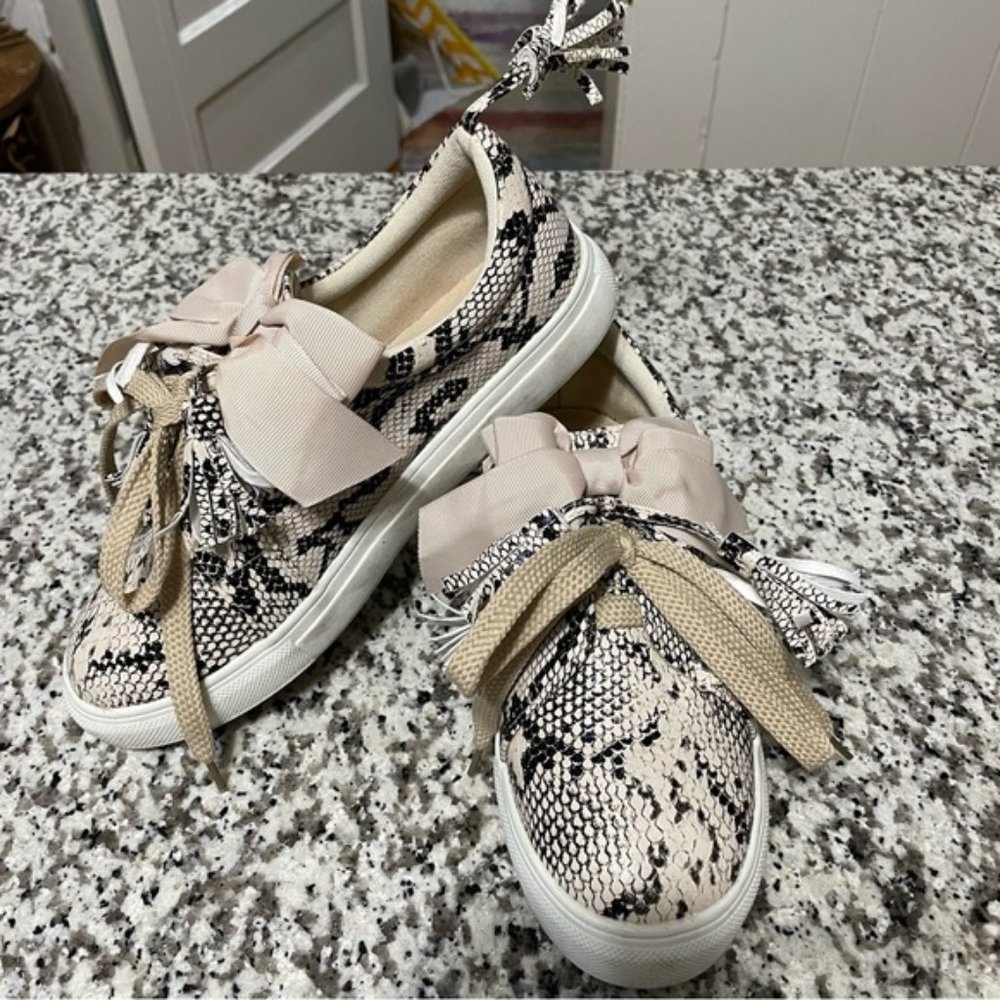 Jolimall Snakeskin Print Sneaker Shoes with Tassels Size 6